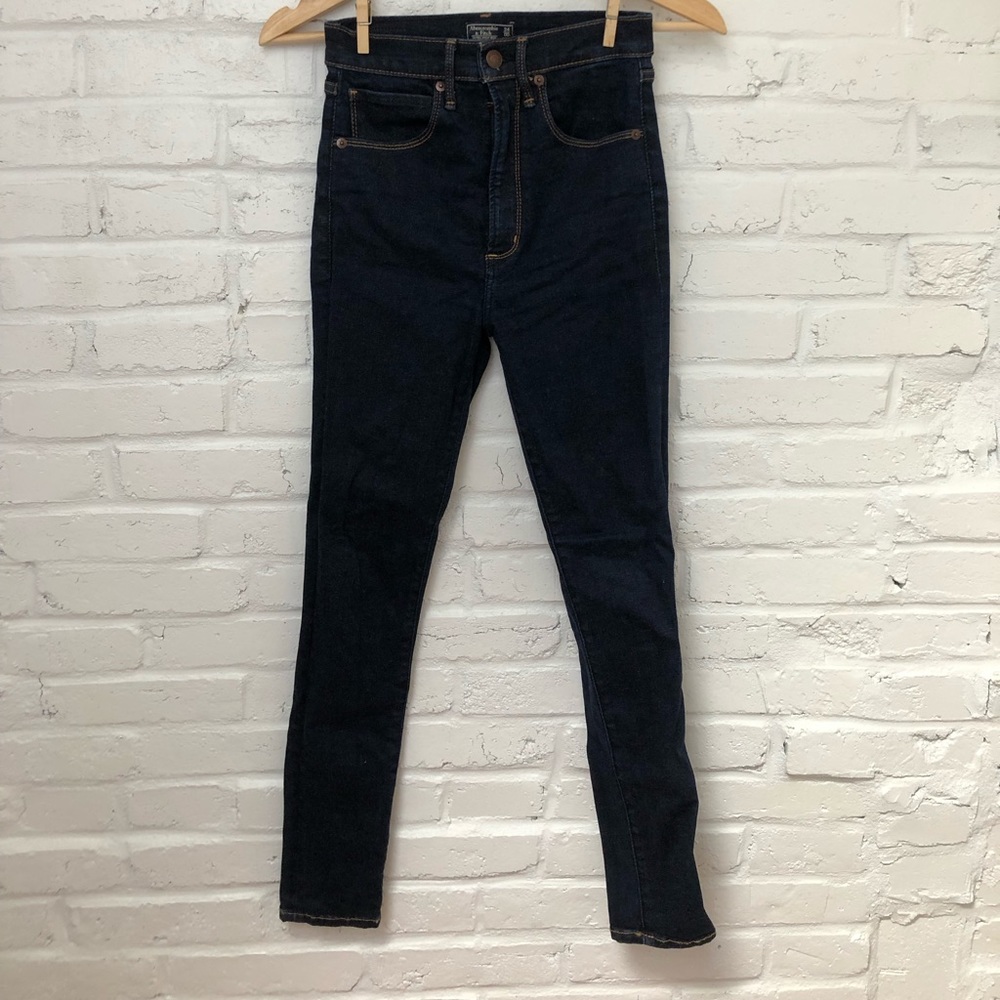 Abercrombie Ultra High Waist, Dark Wash, Short Jeans